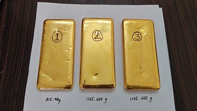 DRI Seizes Gold, Foreign Currency Worth ₹5.84 Crore in Vijayawada; Five Arrested DRI Seizes Gold, Foreign Currency Worth ₹5.84 Crore in Vijayawada; Five Arrested