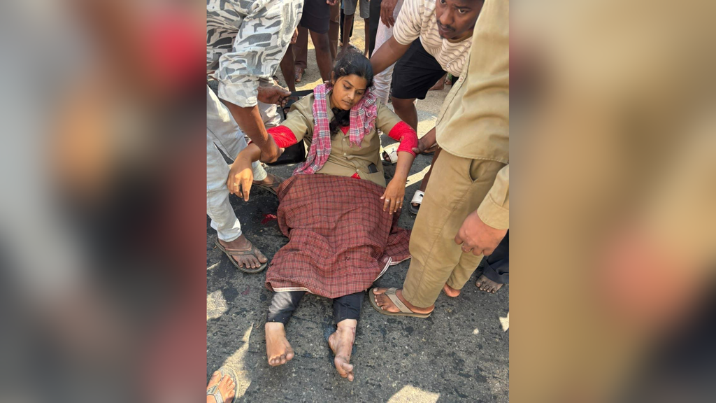 Passenger Allegedly Pushes Woman Conductor From A Moving Bus Over Change Dispute in Telangana, Injured Passenger Allegedly Pushes Woman Conductor From A Moving Bus Over Change Dispute in Telangana, Injured