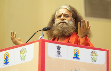 Swami Chidanand Saraswati opposes ‘fatwa’ against Sara Ali Khan for Kedarnath visit Swami Chidanand Saraswati opposes ‘fatwa’ against Sara Ali Khan for Kedarnath visit