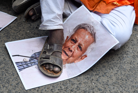‘You, terrorist, why did you come here?’: Muhammad Yunus confronted by angry Bangladeshi expatriates in New York ‘You, terrorist, why did you come here?’: Muhammad Yunus confronted by angry Bangladeshi expatriates in New York