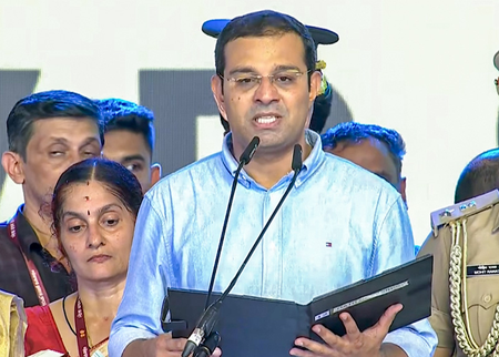 SFI protest disrupts graduation ceremony; Kerala minister walks out SFI protest disrupts graduation ceremony; Kerala minister walks out