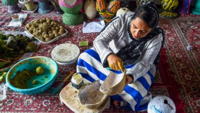 Kashmiri handicrafts on path to revival as exports cross Rs 1,100 crore: Report Kashmiri handicrafts on path to revival as exports cross Rs 1,100 crore: Report