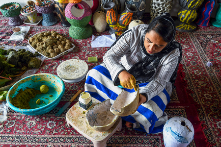 Kashmiri handicrafts on path to revival as exports cross Rs 1,100 crore: Report Kashmiri handicrafts on path to revival as exports cross Rs 1,100 crore: Report