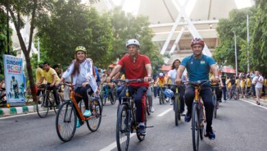 Sports Min Mandaviya leads youth in anti-drug pledge during Fit India Sundays on Cycle in Varanasi Sports Min Mandaviya leads youth in anti-drug pledge during Fit India Sundays on Cycle in Varanasi