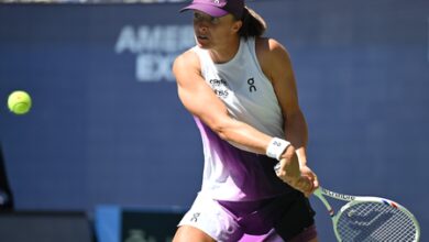 Swiatek reaches 40-win milestone, Svitolina battles past Samsonova in Wuhan Swiatek reaches 40-win milestone, Svitolina battles past Samsonova in Wuhan
