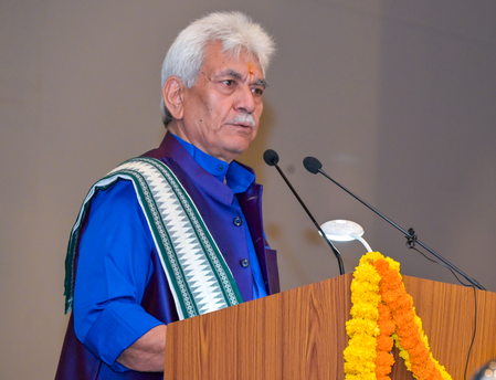Bow to sacrifice, duty, valour of policemen who laid down lives in nation’s service: J&K L-G Bow to sacrifice, duty, valour of policemen who laid down lives in nation’s service: J&K L-G