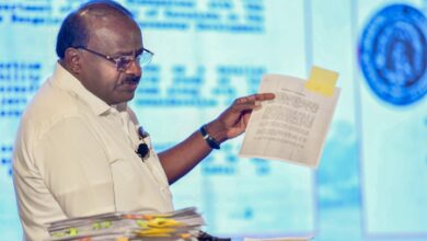Kumaraswamy meets NICE project land losers, promises to fight together
