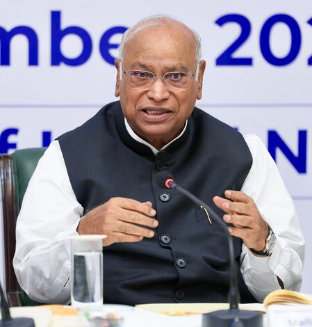 Cong chief Kharge urges PM Modi’s immediate intervention as K’taka faces severe drought Cong chief Kharge urges PM Modi’s immediate intervention as K’taka faces severe drought