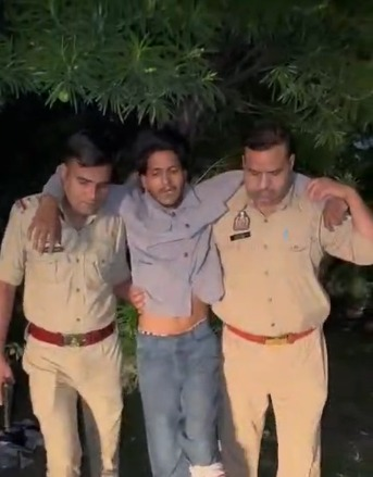 Ghaziabad Police arrest snatcher after encounter; stolen motorcycle, pistol recovered Ghaziabad Police arrest snatcher after encounter; stolen motorcycle, pistol recovered