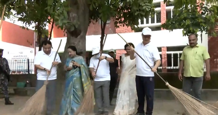 Kiren Rijiju, Arjun Ram Meghwal, Pralhad Joshi participate in ‘Swachhata Hi Seva’ campaign Kiren Rijiju, Arjun Ram Meghwal, Pralhad Joshi participate in ‘Swachhata Hi Seva’ campaign