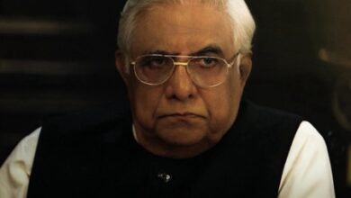 Aanjjan Srivastav breaks down in tears at Mushtaq Khan’s prayer meet: He left us too soon