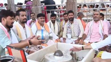 Priests perform worship at Kashi Vishwanath Temple for Captain Smit’s recovery