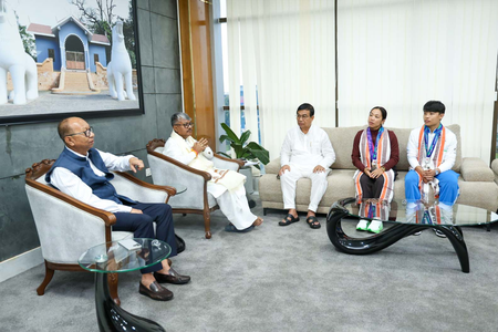 Manipur CM felicitates Mirabai Chanu, Roshibina Devi for Asian Games silver medals Manipur CM felicitates Mirabai Chanu, Roshibina Devi for Asian Games silver medals