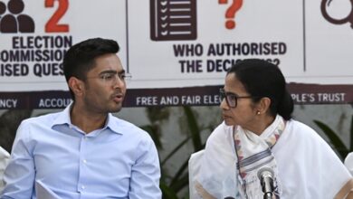 Mamata Banerjee accuses BJP of ‘hooliganism’ outside her Kolkata residence Mamata Banerjee accuses BJP of ‘hooliganism’ outside her Kolkata residence