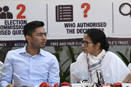Mamata Banerjee accuses BJP of ‘hooliganism’ outside her Kolkata residence Mamata Banerjee accuses BJP of ‘hooliganism’ outside her Kolkata residence