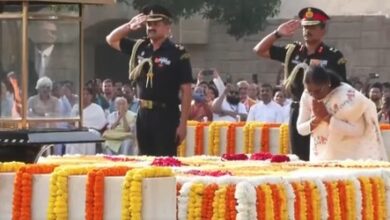 President Murmu, PM Modi pay floral tribute to Mahatma Gandhi at Raj Ghat