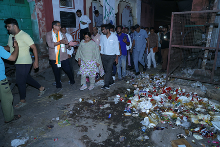Jaipur Mayor Sunil Kothari hits streets at night, sweeps road during sanitation check Jaipur Mayor Sunil Kothari hits streets at night, sweeps road during sanitation check