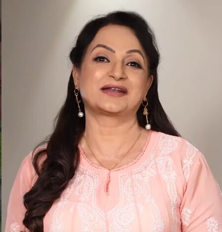 Upasana Singh alleges Poonam Dhillon, Padmini Kolhapure constantly humiliated Mukesh Rishi, Deepak Parashar, left them in tears & anger Upasana Singh alleges Poonam Dhillon, Padmini Kolhapure constantly humiliated Mukesh Rishi, Deepak Parashar, left them in tears & anger