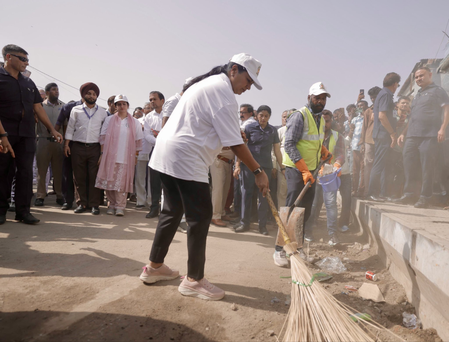 CM Rekha Gupta joins cleanliness drive under ‘Seva Mera Yogdan’ campaign; stresses accountability for cleaner Delhi