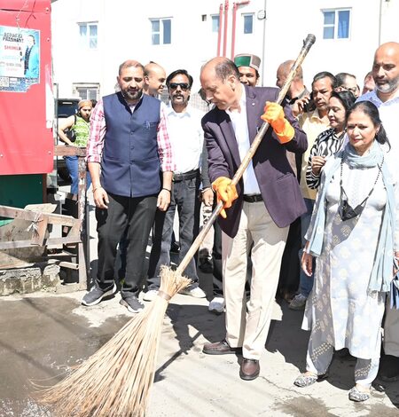 Himachal: Jai Ram Thakur pays tribute to Gandhi, Shastri