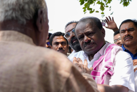 Kumaraswamy questions Shivakumar over alleged land purchases near NICE road by kin