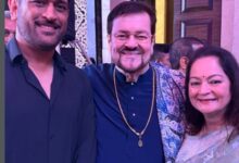 Dhoni meets Nitin Mukesh, sings ‘Main Pal Do Pal Ka Shayar Hoon’ Dhoni meets Nitin Mukesh, sings ‘Main Pal Do Pal Ka Shayar Hoon’