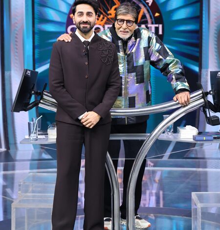 Big B recalls Yash Chopra’s ‘strange’ transformation from ‘Kabhi Kabhie’ to ‘Deewaar’ Big B recalls Yash Chopra’s ‘strange’ transformation from ‘Kabhi Kabhie’ to ‘Deewaar’