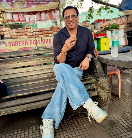 Madhur Bhandarkar ‘soaks in the soul’ of Kolkata as he enjoys Kulhad chai and street food
