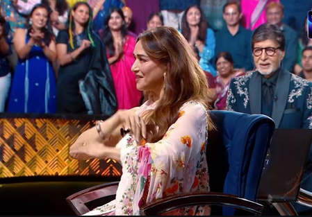 Amitabh Bachchan calls Madhuri Dixit ‘incredible’ post her performance on ‘Kaahe Ched Mohe’ from ‘Devdas’ Amitabh Bachchan calls Madhuri Dixit ‘incredible’ post her performance on ‘Kaahe Ched Mohe’ from ‘Devdas’