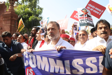 INDIA bloc begins protest march against ECI INDIA bloc begins protest march against ECI