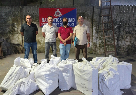 Delhi Police seize 265 kg of illegal firecrackers in South Delhi, one arrested