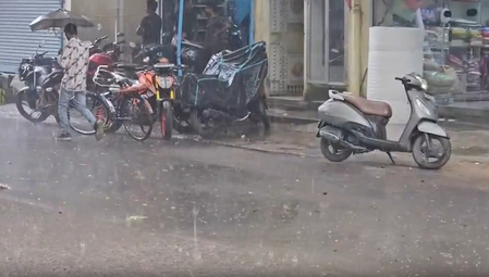 Bengal to get rain for five more days as monsoon retreats, light showers likely during Puja Bengal to get rain for five more days as monsoon retreats, light showers likely during Puja