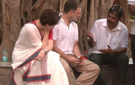 INDIA bloc MPs stage sit-in metres away from ECI office; Rahul, Priyanka enter Akashvani Bhawan INDIA bloc MPs stage sit-in metres away from ECI office; Rahul, Priyanka enter Akashvani Bhawan