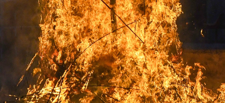 MP: Bus catches fire near Ujjain after tyre burst, passengers escape unhurt