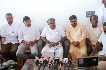 Kumaraswamy seeks Lokayukta probe into Siddhartha Trust, targets Kharge family