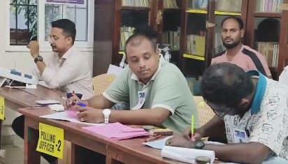 Strong turnout as polling ends in Tamil Nadu, Puducherry bypolls Strong turnout as polling ends in Tamil Nadu, Puducherry bypolls