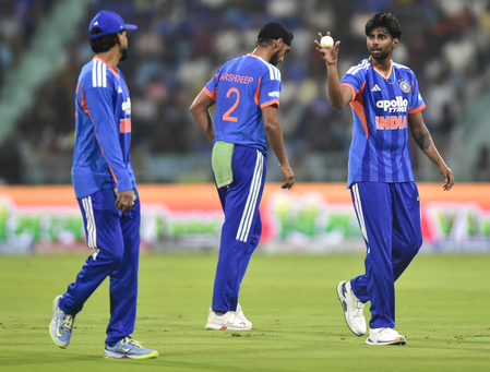 ‘I would have gone with Arshdeep or Mayank’: Gavaskar questions India’s 18th-over call ‘I would have gone with Arshdeep or Mayank’: Gavaskar questions India’s 18th-over call