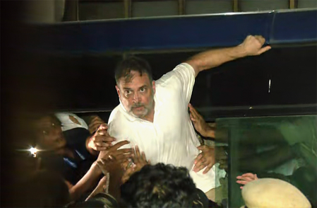 INDIA bloc stir: Rahul, Priyanka Gandhi detained from Akashwani Bhavan after over 9 hours of sit-in INDIA bloc stir: Rahul, Priyanka Gandhi detained from Akashwani Bhavan after over 9 hours of sit-in