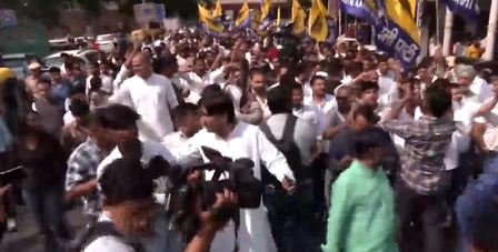AAP stages protest outside Delhi Chief Electoral Officer’s office; Cong, Left parties join