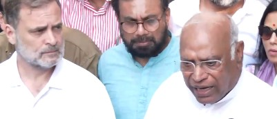 Going to Jantar Mantar, will keep fighting irrespective of FIRs, announce Kharge, Rahul Gandhi Going to Jantar Mantar, will keep fighting irrespective of FIRs, announce Kharge, Rahul Gandhi
