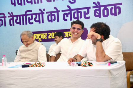 Ashok Gehlot, Sachin Pilot share banter at Congress meet ahead of panchayat polls