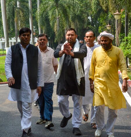 Tejashwi Yadav attacks CEC Gyanesh Kumar after Mahagathbandhan march in Patna