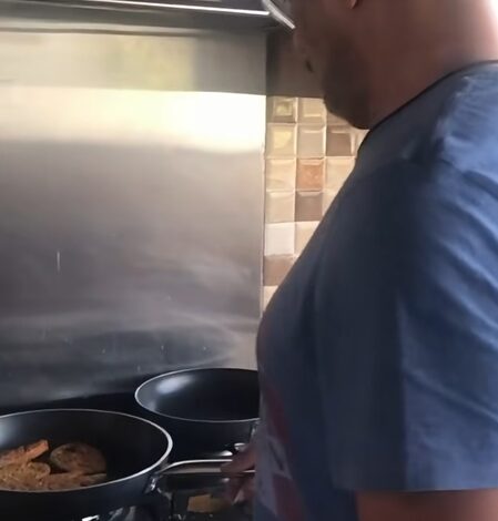 Smriti Irani shares video of Nana Patekar making food for her, recalls his last conversation of inviting her to Pune