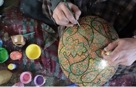 Artisans and weavers in J&K provided Rs 14.71 crore loan during Q1 & Q2 of current Financial Year