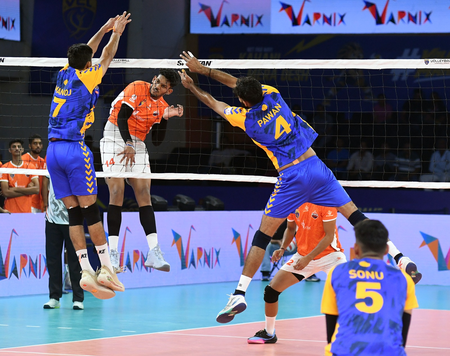 Volleyball: Ayodhya Garjan edge Garvi Gujjus; Bengaluru Smashers sweep Hooghly Hitters
