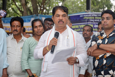 K’taka sting row: LoP asks CM to reveal truth behind ‘honey trap’ claims K’taka sting row: LoP asks CM to reveal truth behind ‘honey trap’ claims