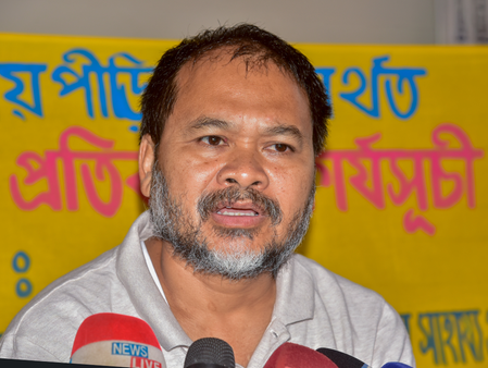Akhil Gogoi calls off satyagraha after talks with Assam ministers over flood relief Akhil Gogoi calls off satyagraha after talks with Assam ministers over flood relief
