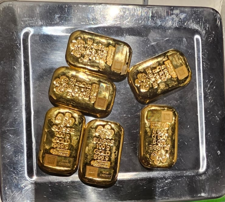 DRI seizes gold worth Rs 1.8 crore hidden in luggage trolley, probe underway DRI seizes gold worth Rs 1.8 crore hidden in luggage trolley, probe underway