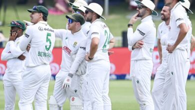Fast bowlers share honours on Day One as South Africa restrict Australia to 187/6