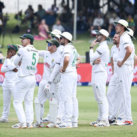 Fast bowlers share honours on Day One as South Africa restrict Australia to 187/6